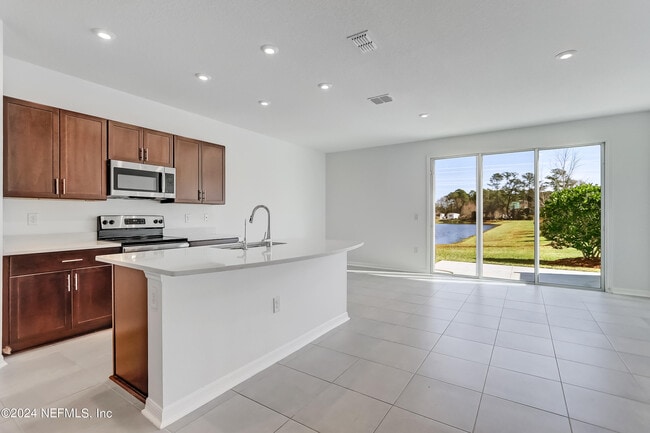 Building Photo - 13115 Annie’s Walk Dr