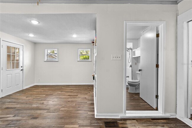 Building Photo - 766 13th Ave S