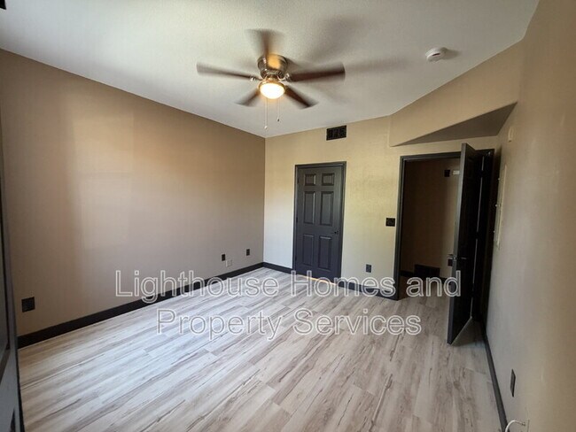 Building Photo - 8000 W Badura Ave