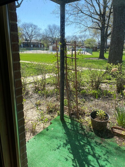 Building Photo - 2423 E Olive St