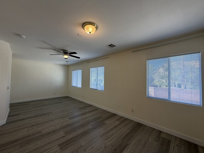 Building Photo - 10756 Turquoise Valley Dr