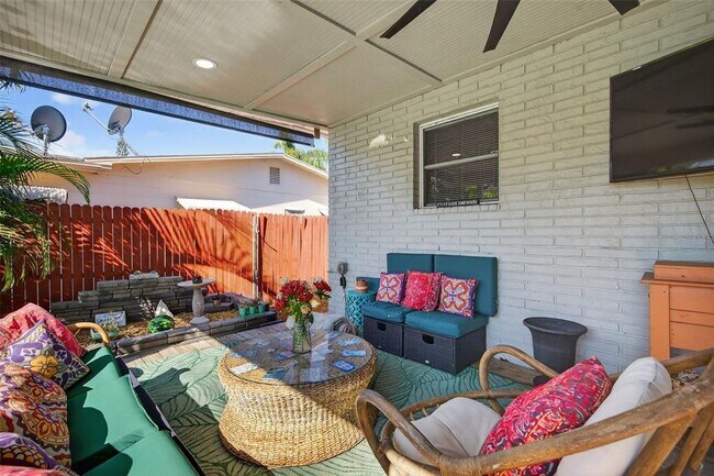 Building Photo - 2444 34th Ave N