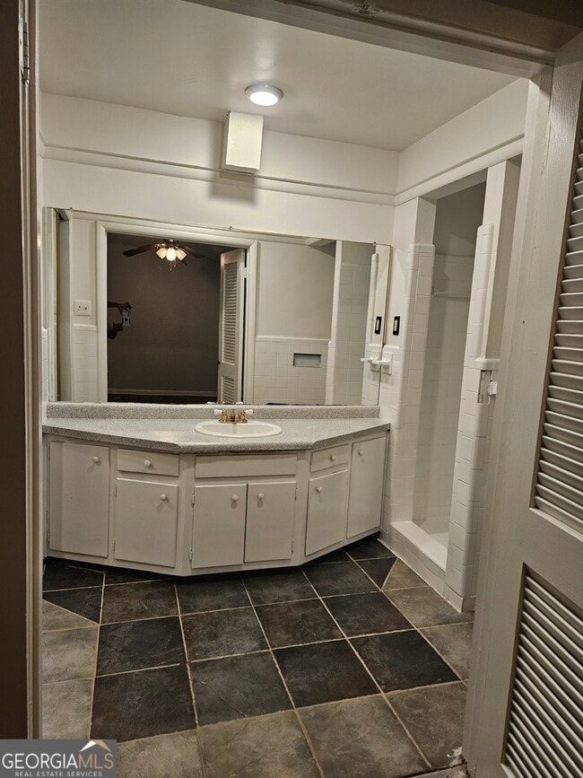 Building Photo - 3543 Cloudland Dr