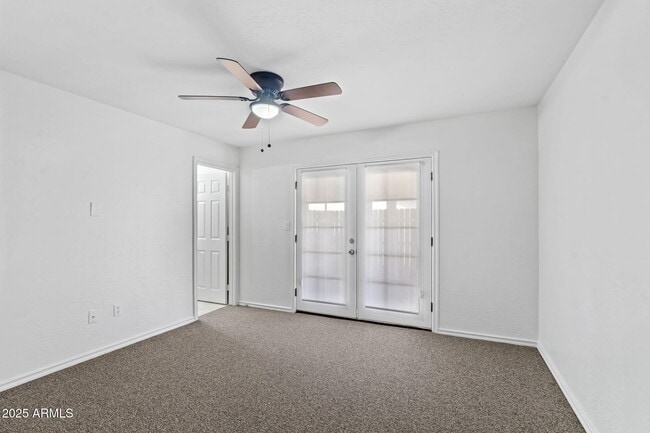 Building Photo - 744 E Meadow Ln