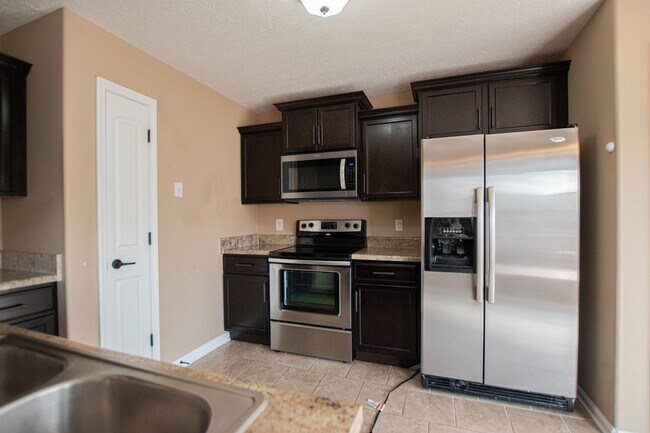 Building Photo - Pet Friendly Three Bedroom with Bonus!