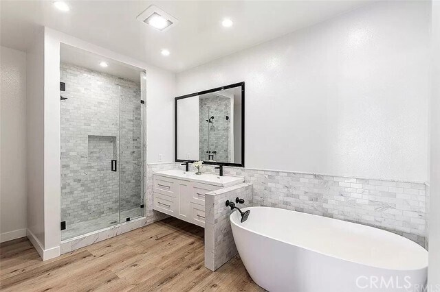 Building Photo - 4454 Ventura Canyon Ave