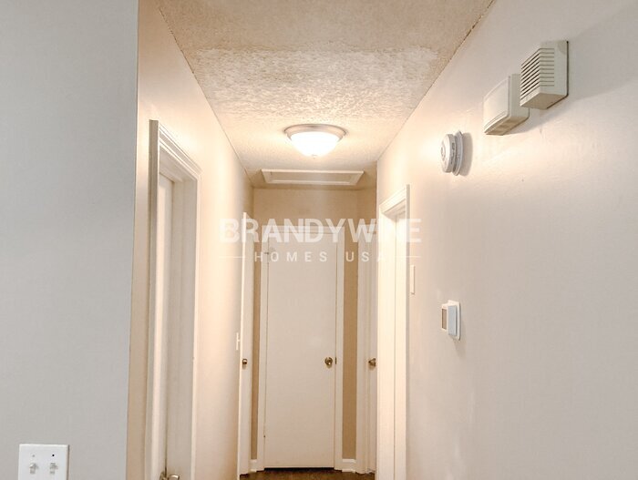 Building Photo - 289 Montego Cir