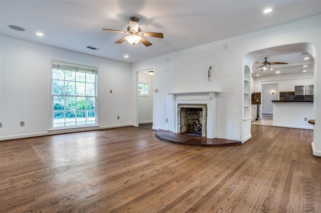 Building Photo - 1520 San Saba Dr
