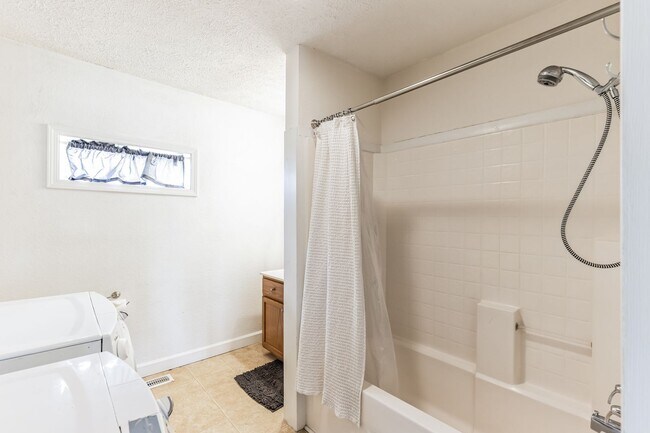 Building Photo - 177 Hoots Dr