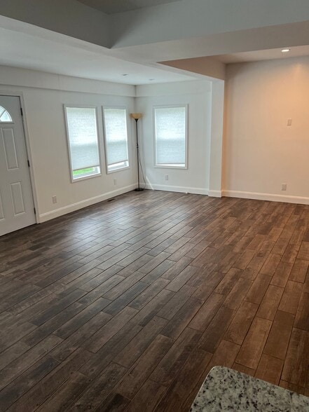 Building Photo - 1109 W 34th St