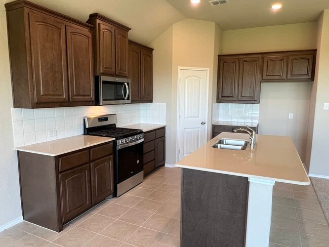 Building Photo - Gorgeous House for rent in Cleburne !!