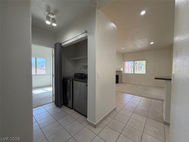 Building Photo - 900 Heavenly Hill Ct