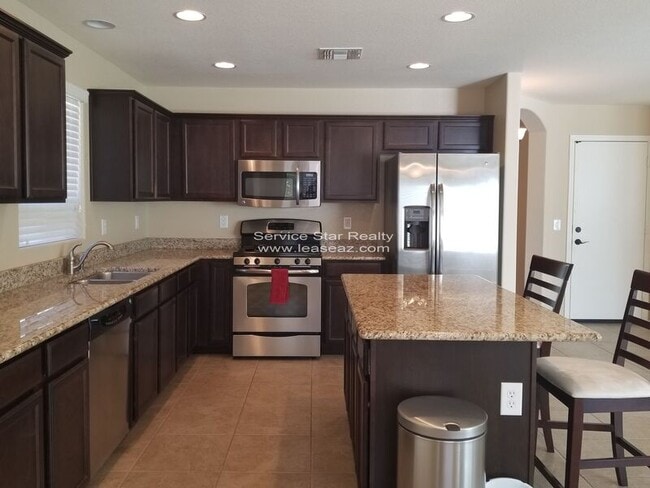 Building Photo - 4195 E Bonanza Rd