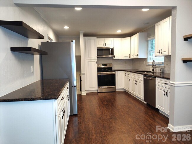 Building Photo - 5812 Donegal Dr