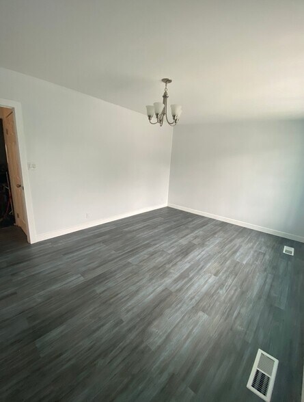Building Photo - 105 Green Dr