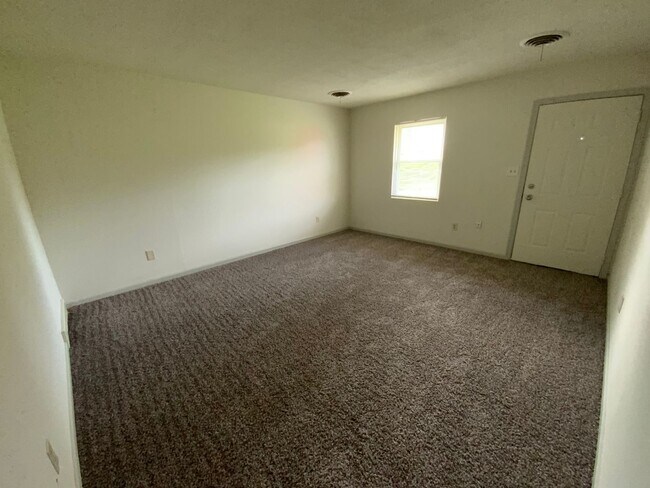 Building Photo - 1630 W Amos Dr