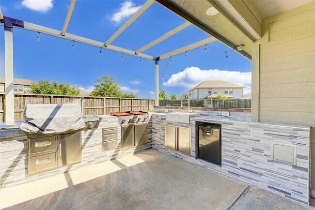 Building Photo - 9547 Summer River Dr