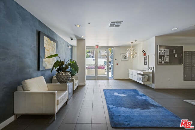 Building Photo - 436 S Virgil Ave