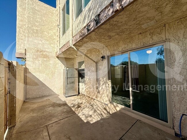 Building Photo - 3840 N 43rd Ave