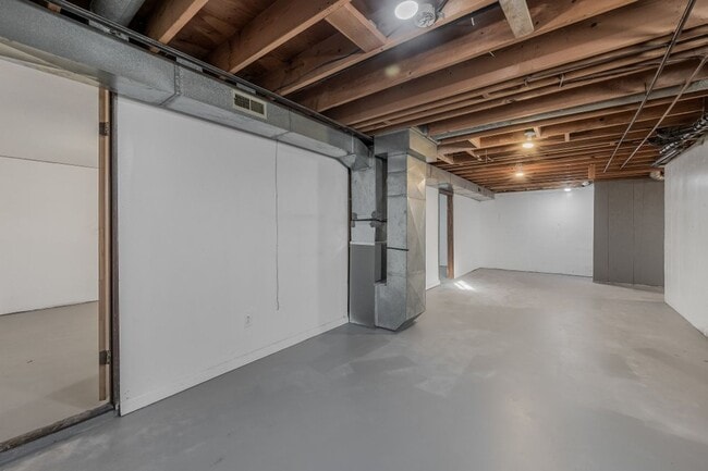 Building Photo - New Remodel 3 bed 1 bath (partial finished basement)