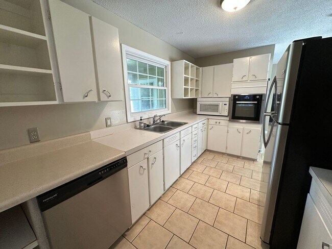 Building Photo - 428 Long Leaf Acres Dr