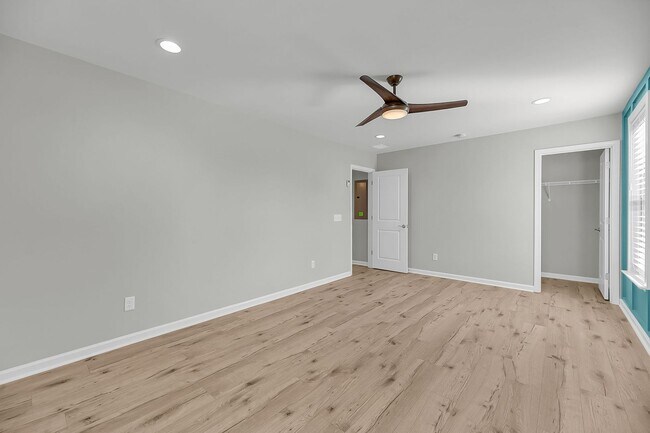 Building Photo - Stunning 4 Bed, 3.5 Bath in Oakfield of Jo...