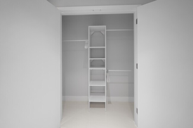 Building Photo - 3100 N Ocean Dr