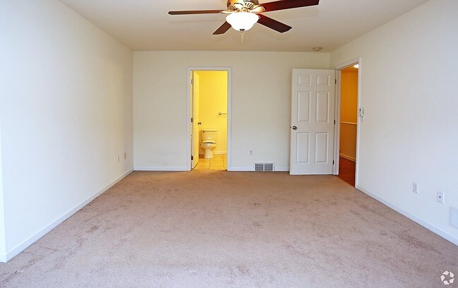 Building Photo - 23 Northern Pines Rd