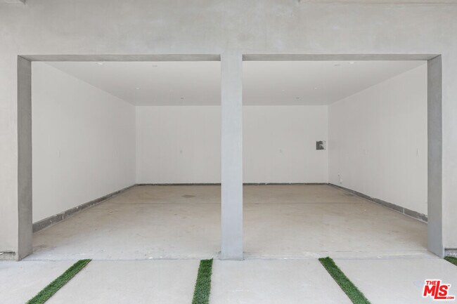 Building Photo - 11012 Hortense St