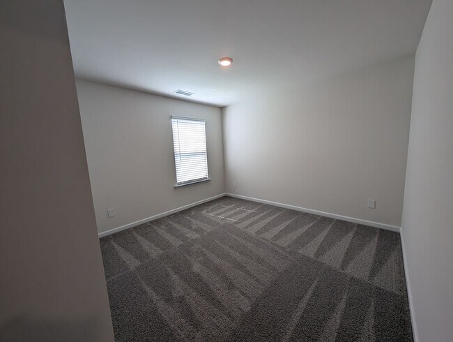 Building Photo - Spacious 2 story, 5 bedroom, 3 bath Home located in Secrest Commons Community!