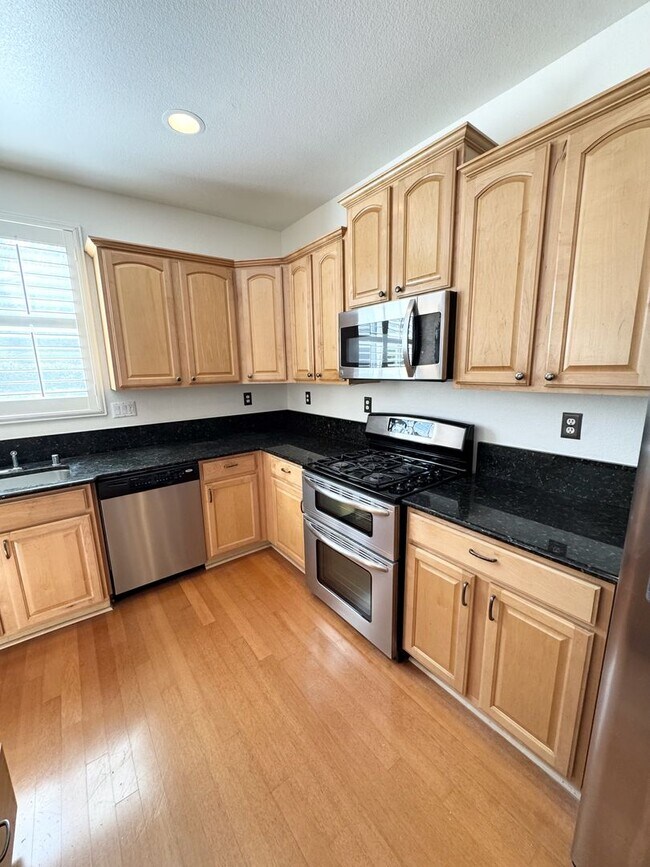 Building Photo - 4 Bedroom / 3 Bathroom Home in Elk Grove – Bedroom & Full Bath Downstairs SEE VIDEO