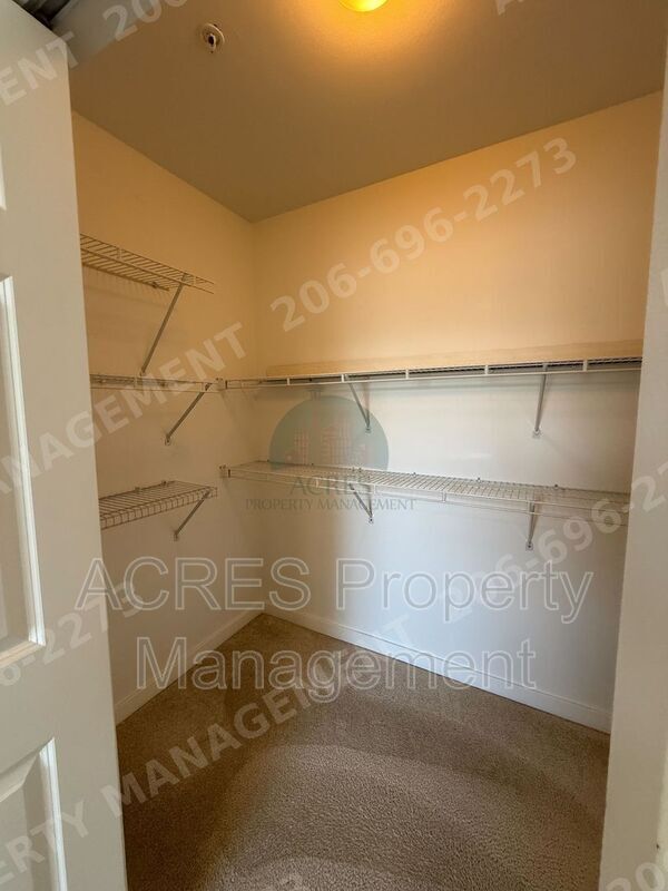 Building Photo - 524 6th Ave W