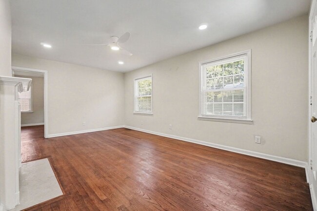 Building Photo - 490 Lynnhaven Dr SW