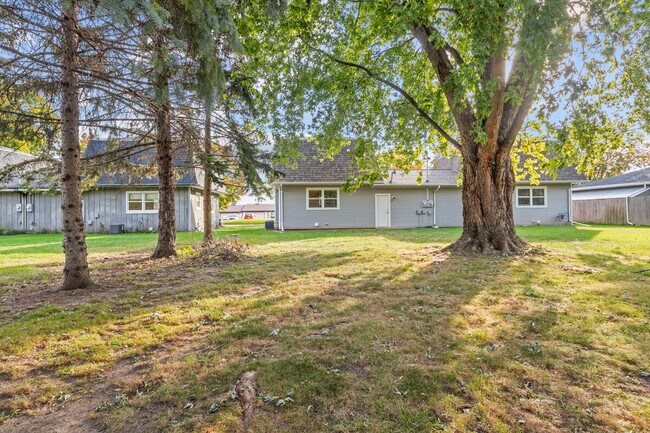 Building Photo - 1800 E Northland Ave