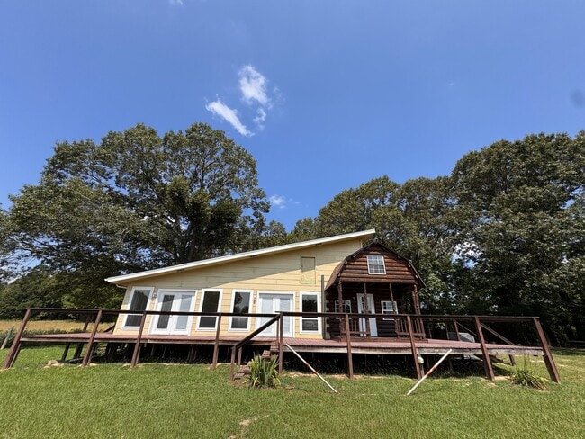 Building Photo - Kelsey House + 2 acres