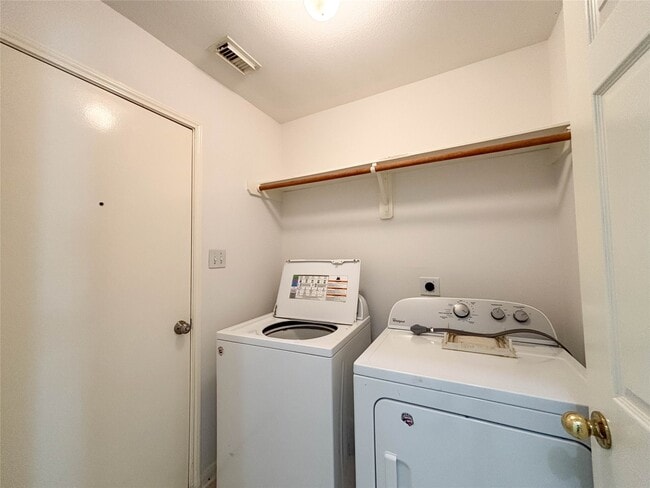 Building Photo - 1814 Senca Springs Ct