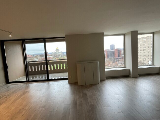 Building Photo - 1 Gold St