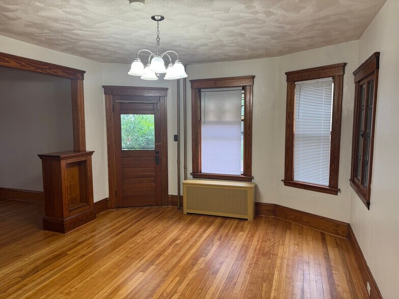 Building Photo - 49 Houghton St