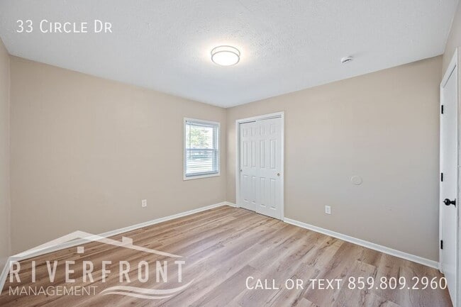 Building Photo - 33 Circle Dr