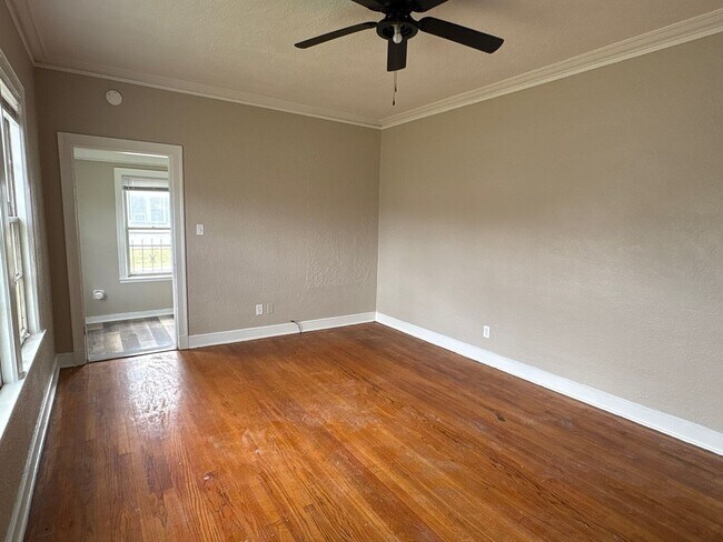 Building Photo - Newly Renovated Home in Hyde Park - Open To Section 8