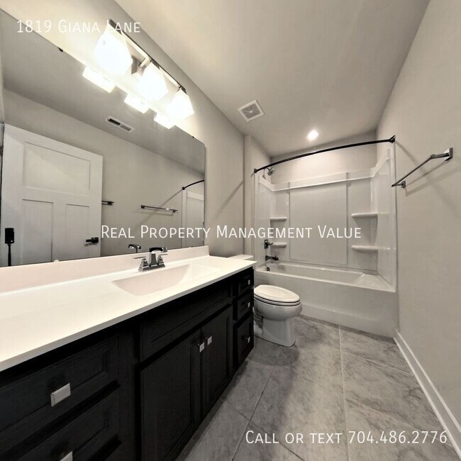 Building Photo - 1819 Giana Ln