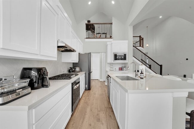 Building Photo - 3520 Helios Ln