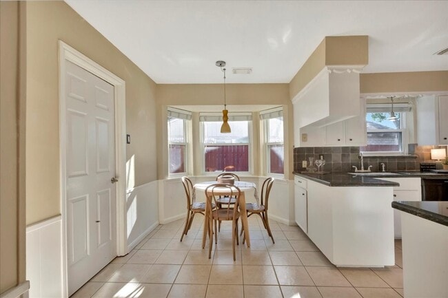 Building Photo - 1710 San Sebastian Ln