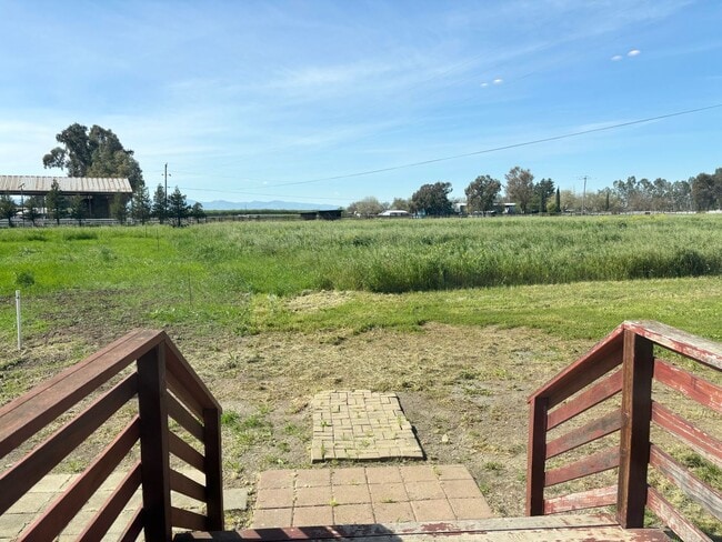 Building Photo - Charming Horse Property - 2 Bed/ 2 Bath with office- Home with Scenic Views and Pasture