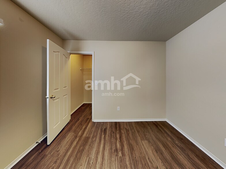 Building Photo - 363 E Ivy Glade St