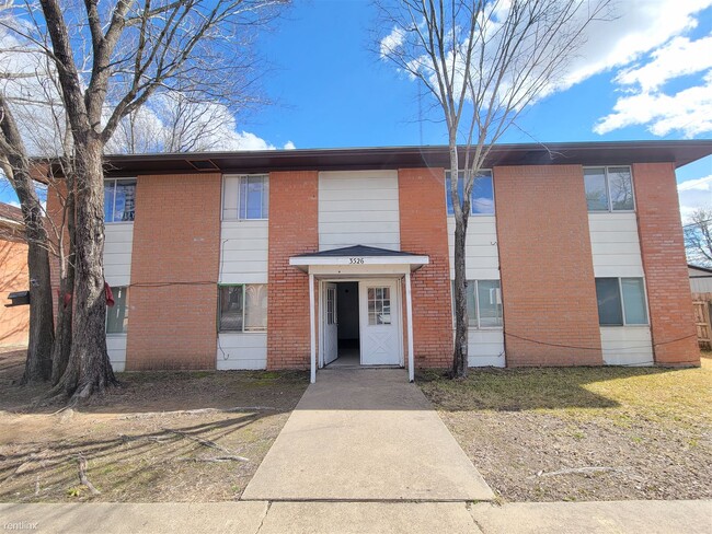 Building Photo - 2 br, 1 bath 4plex - 3526 Midwest Dr C