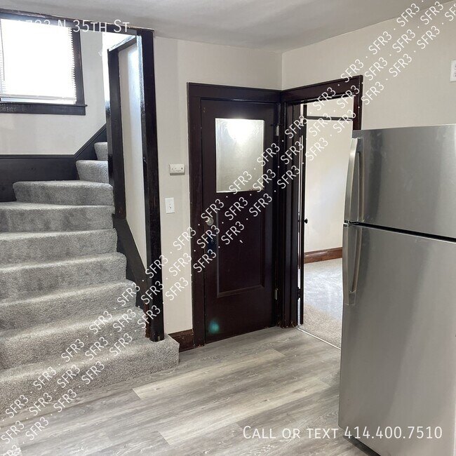 Building Photo - Must See! Updated 4 Bedroom Home in Milwau...