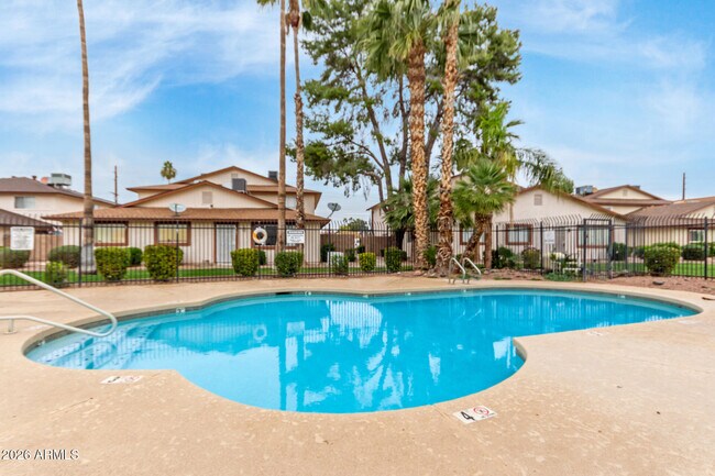 Building Photo - 860 E Brown Rd