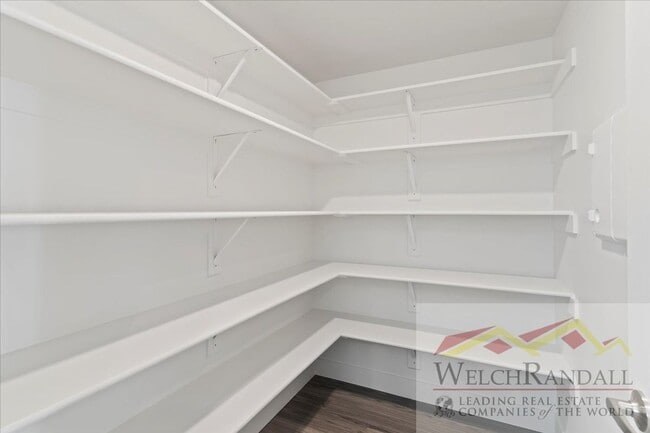 Building Photo - Beautiful 3 Bed 2.5 Bath Townhome in West ...
