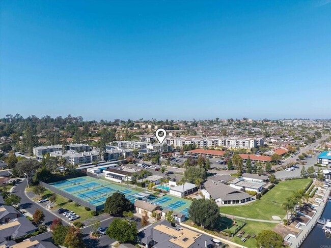 Building Photo - 1560 Circa Del Lago